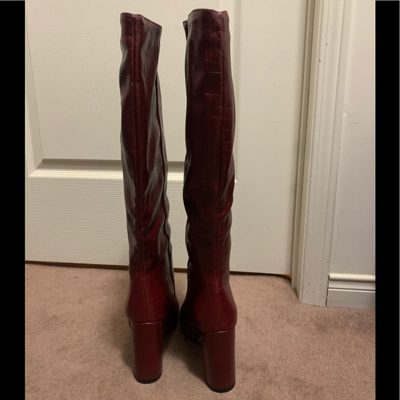 NEW CRANBERRY CROC KNEE HIGH BOOTS - Picture 5 of 16